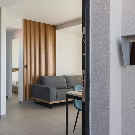 Ostrakon Hotell 3*